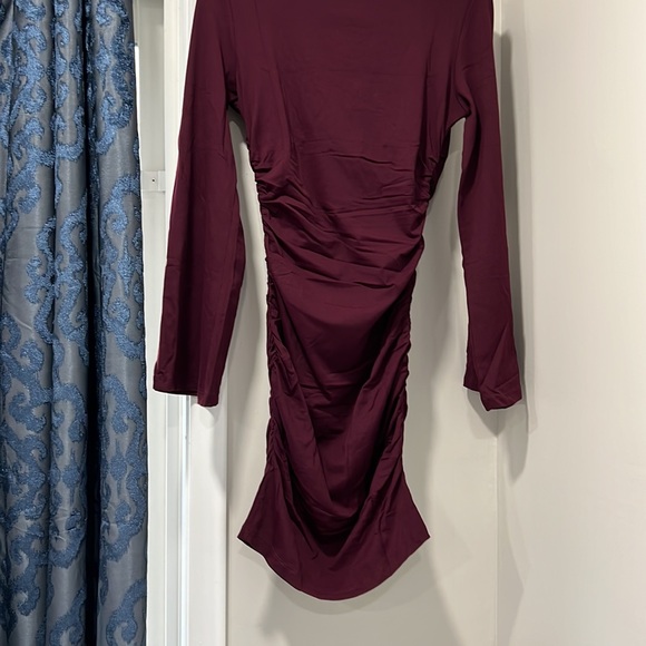 Susana Monaco bell sleeve rushed mini dress in port - Picture 6 of 6